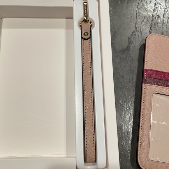 Michael Kors portfolio phone case - Picture 4 of 5